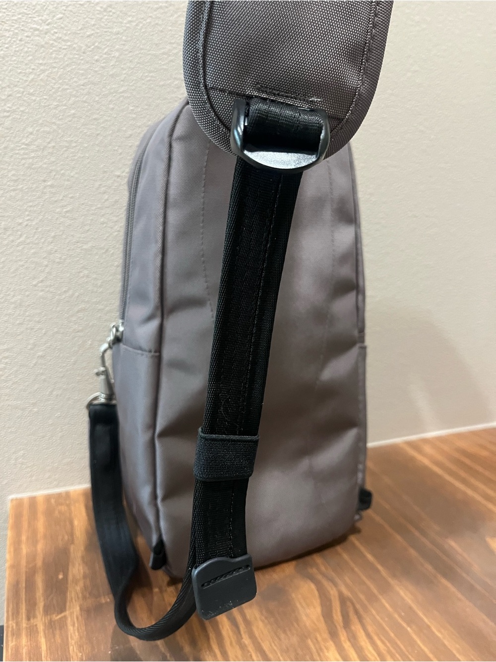 Travelon $88 Anti-Theft Classic Sling Bag Style 42887 Nutmeg - Picture 6 of 9